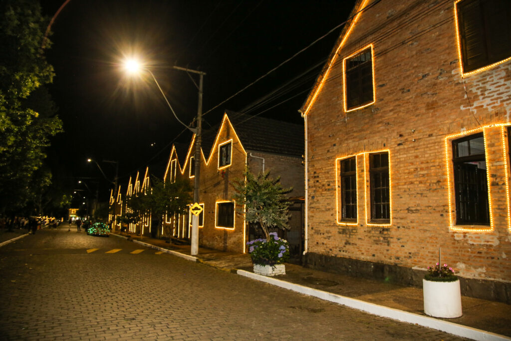 Patrimônio histórico de Galópolis, Vila Operária recebe iluminação natalina - Crédito Leandra Romani